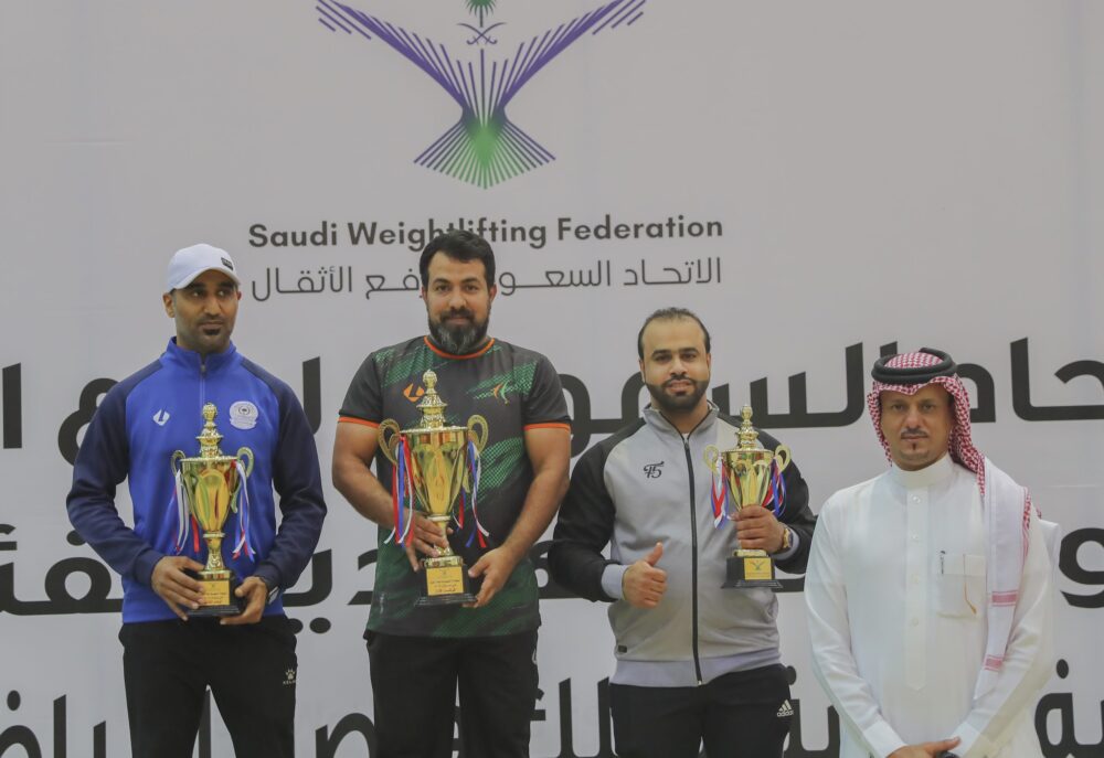 رباعو النور يخطفون كأس البطولة التمهيدية للكبار لرفع الاثقال