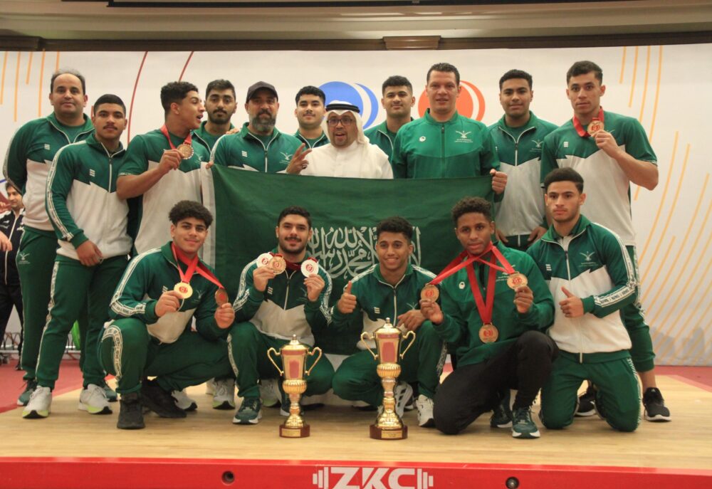 ناشئو أثقال السعودية أبطالاً لآسيا فيما نال شبابه المركز الثالث